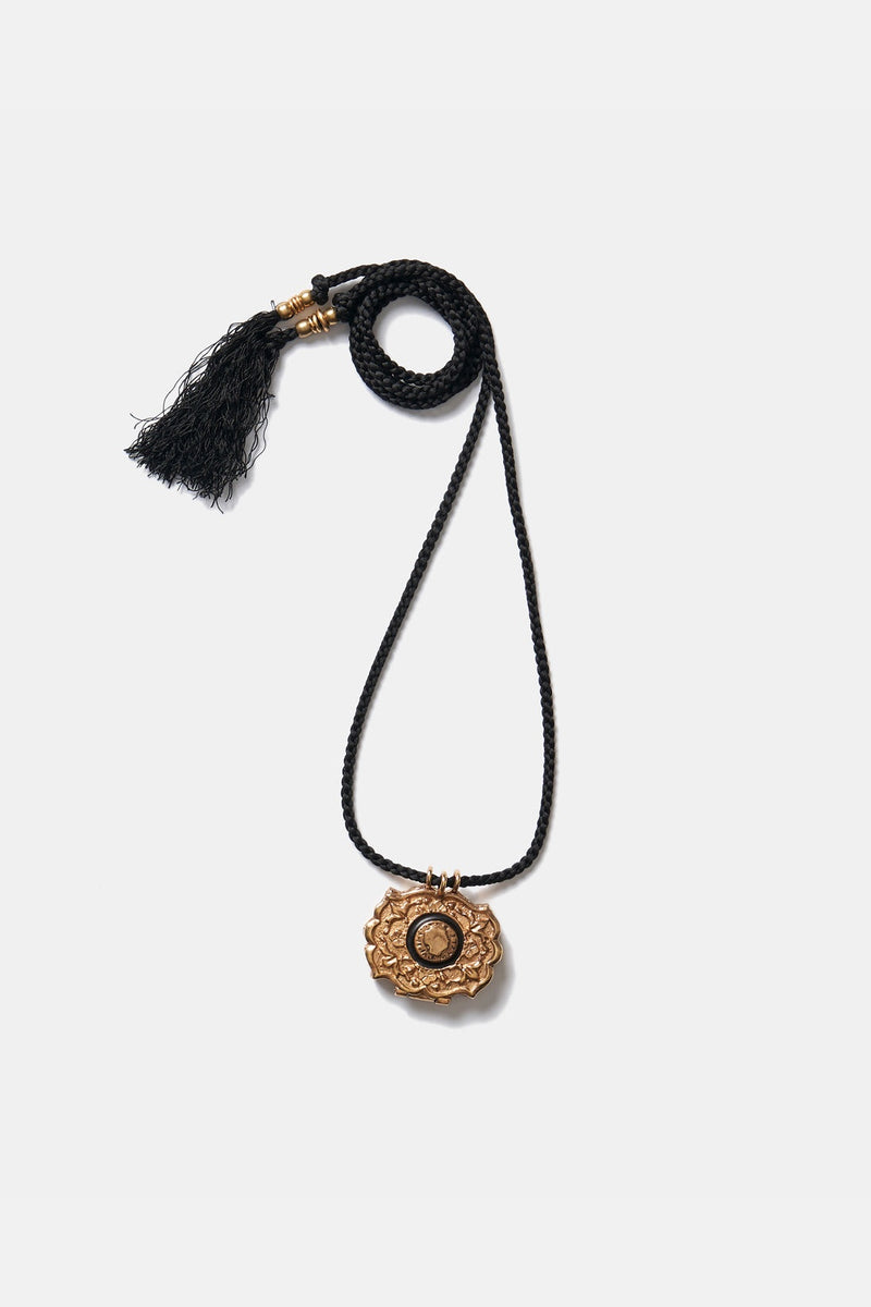Cache-Cache Locket