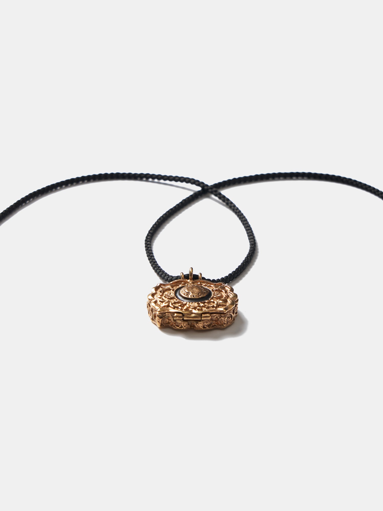 Cache-Cache Locket