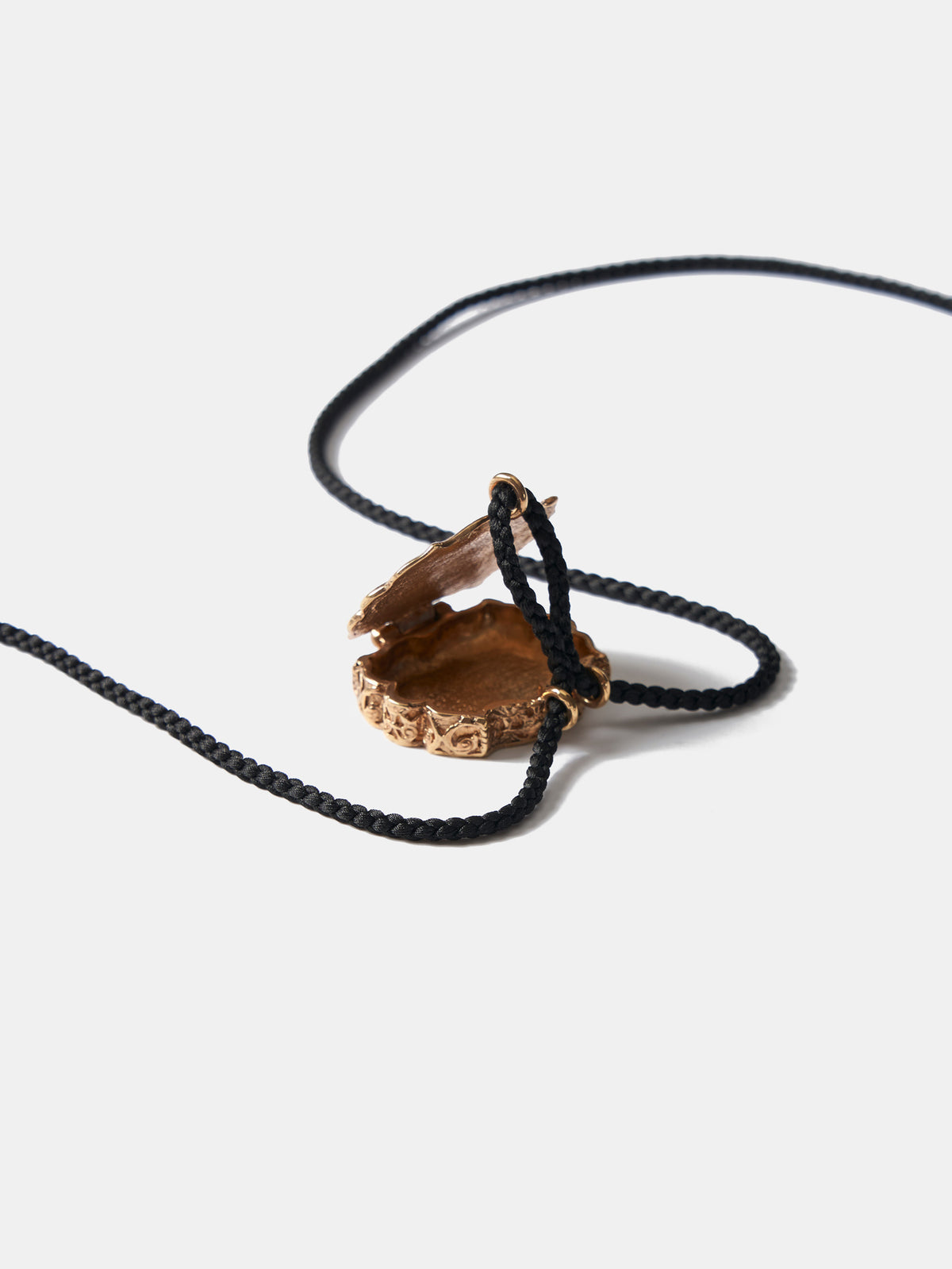 Cache-Cache Locket
